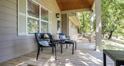 < 1 Mi to Ole Miss & The Grove! Charming Getaway