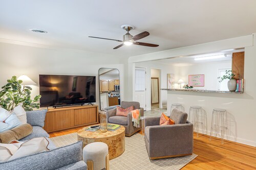 < 1 Mi to Ole Miss & The Grove! Charming Getaway
