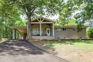 House (4 Bedrooms) | Interior - < 1 Mi to Ole Miss! Serene Home w/ Large Yard (Oxford)