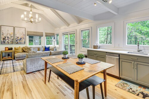 Newly Renovated: Pet-friendly Sapphire Retreat!