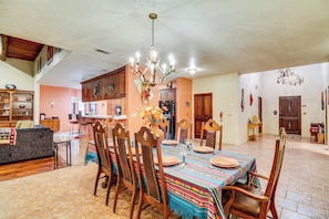 House (4 Bedrooms) | Interior