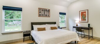 Lake-view Retreat w/ Games & Yard in Daingerfield