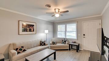 Apartment (2 Bedrooms) | Front of property