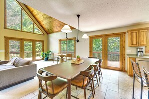 House (3 Bedrooms) | Interior