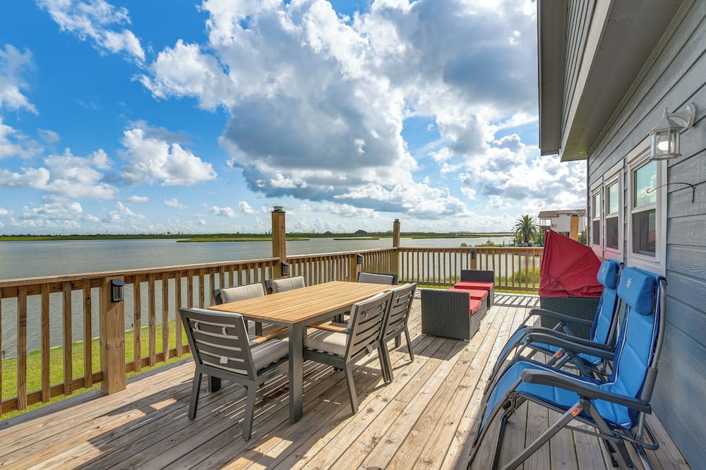 Private Home on Lagoon w/ Views in Hitchcock! - Galveston County, TX
