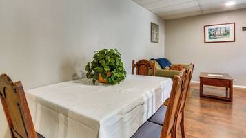 Apartment (1 Bedroom) | Interior