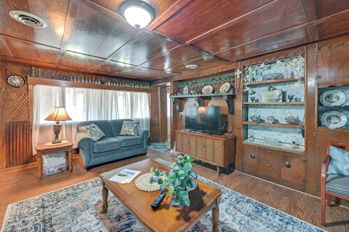 Hike & Fish: Rustic, Timeless Mckee Home w/ Yard