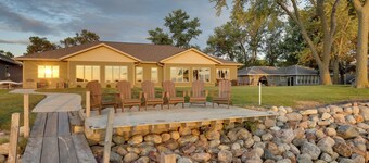 Game Room + Views: Family Retreat on Silver Lake