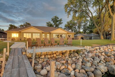 Game Room + Views: Family Retreat on Silver Lake