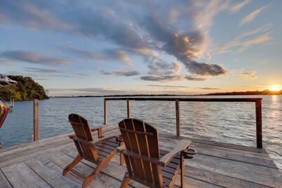 Game Room + Views: Family Retreat on Silver Lake