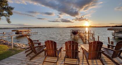 Game Room + Views: Family Retreat on Silver Lake