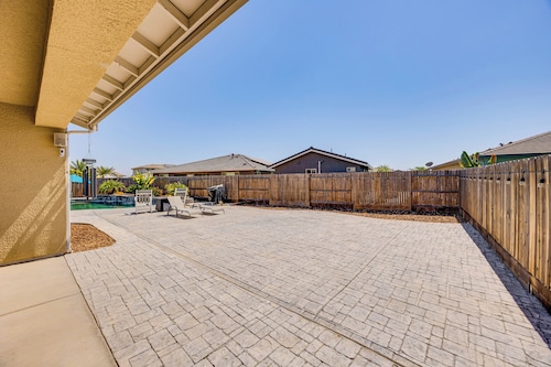 1 Mi to Golf! Spacious & Modern Home in Dinuba