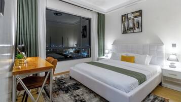 1 bedroom, in-room safe, desk, iron/ironing board