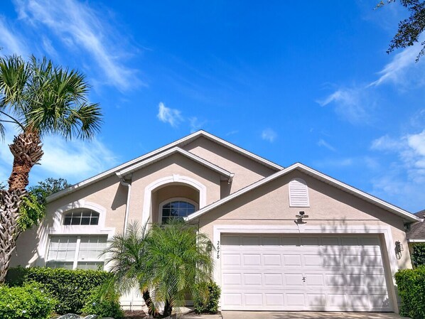 Exterior - Family Fun Tropical Home! - Private Pool & 24/7 Support During Your Stay (Kissimmee)