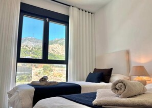 3 bedrooms, iron/ironing board, free WiFi, bed sheets - Nini's Suite, Sea Views, Terrace & Pool | Higuerón (Benalmádena)