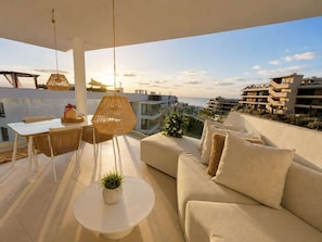 Outdoor dining - Nini's Suite, Sea Views, Terrace & Pool | Higuerón (Benalmádena)