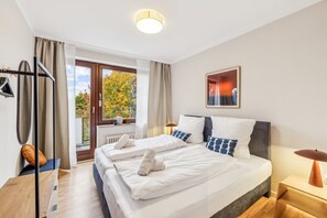 3 habitaciones, tabla de planchar con plancha, wifi y ropa de cama 