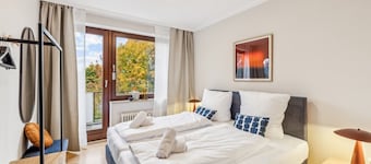 NASA Homes | renovated 3-room apartment | 3 balconies | close to the station | Netflix
