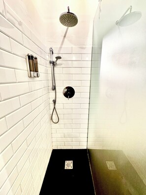 Hair dryer, towels, soap, toilet paper - Casaria Holyday Home, In the historical center of Naples, Spaccanapoli - Porto (Napoli)