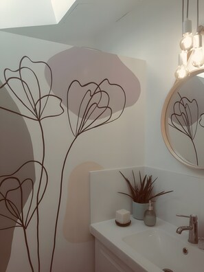 Ducha, secador de pelo, toallas