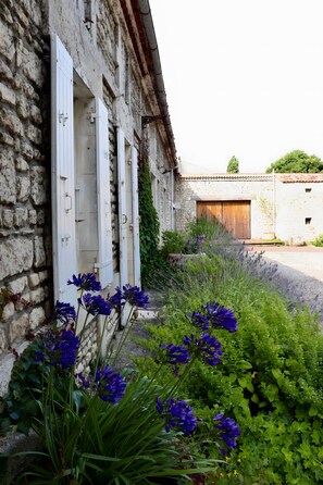 Exterior detail - Holiday Home La Saintonge (Sainte-Gemme)