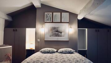 3 habitaciones, tabla de planchar con plancha, wifi y ropa de cama