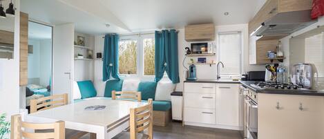 Refrigerador, microondas, horno y parrilla de estufa