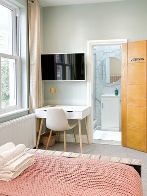 Suite Business, baño privado, vistas a la ciudad (1) | Escritorio, espacio para trabajar con un portátil, wifi gratis