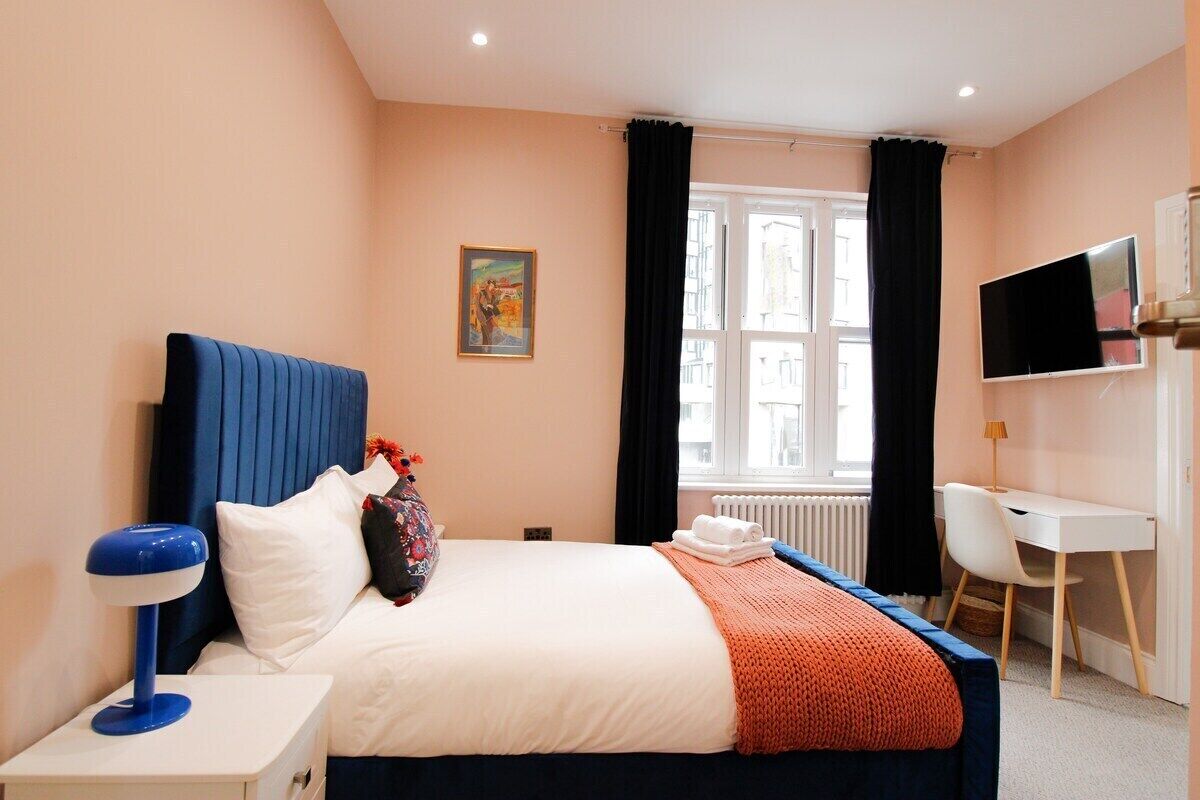 Business Suite, Ensuite, City View (2)