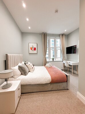 Departamento empresarial, baño en la habitación, vista a la ciudad (1) | Escritorio, espacio para trabajar con laptop y wifi gratis 