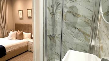 Habitació doble econòmica, 1 llit doble, no fumadors | Bany | Dutxa, articles de tocador gratuïts, assecador de cabells i tovalloles