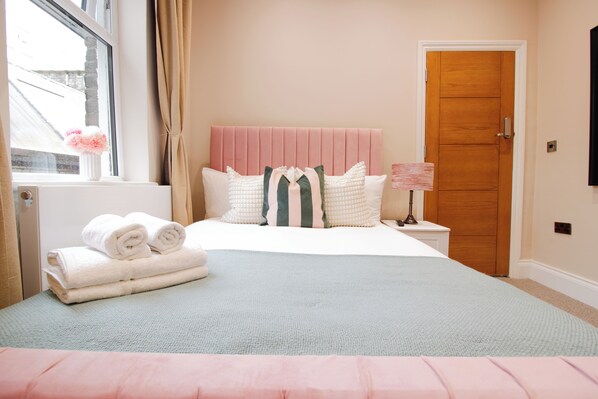 Deluxe Double Room, Private Bathroom, City View