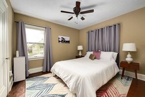 2 Schlafzimmer, Schreibtisch, Bügeleisen/Bügelbrett, WLAN