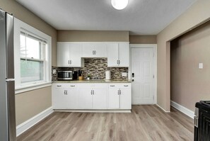 Fridge, microwave, oven, coffee/tea maker