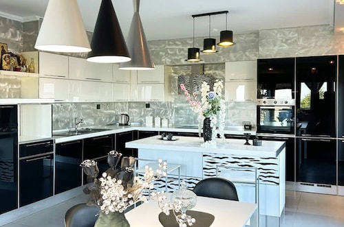 Villa Erytha - Serene Retreat with Views & Garden