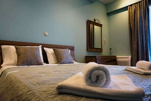 3 bedrooms, travel cot, WiFi, bed sheets