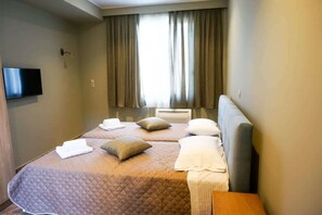 3 bedrooms, travel cot, WiFi, bed sheets