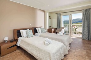 4 bedrooms, travel crib, WiFi, bed sheets