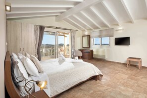 4 bedrooms, travel crib, WiFi, bed sheets