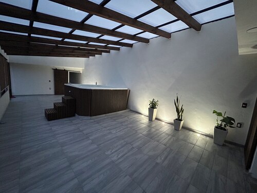 Create great moments in this beautiful space and enjoy the Jacuzzi.