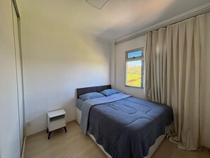 2 bedrooms, internet, bed sheets