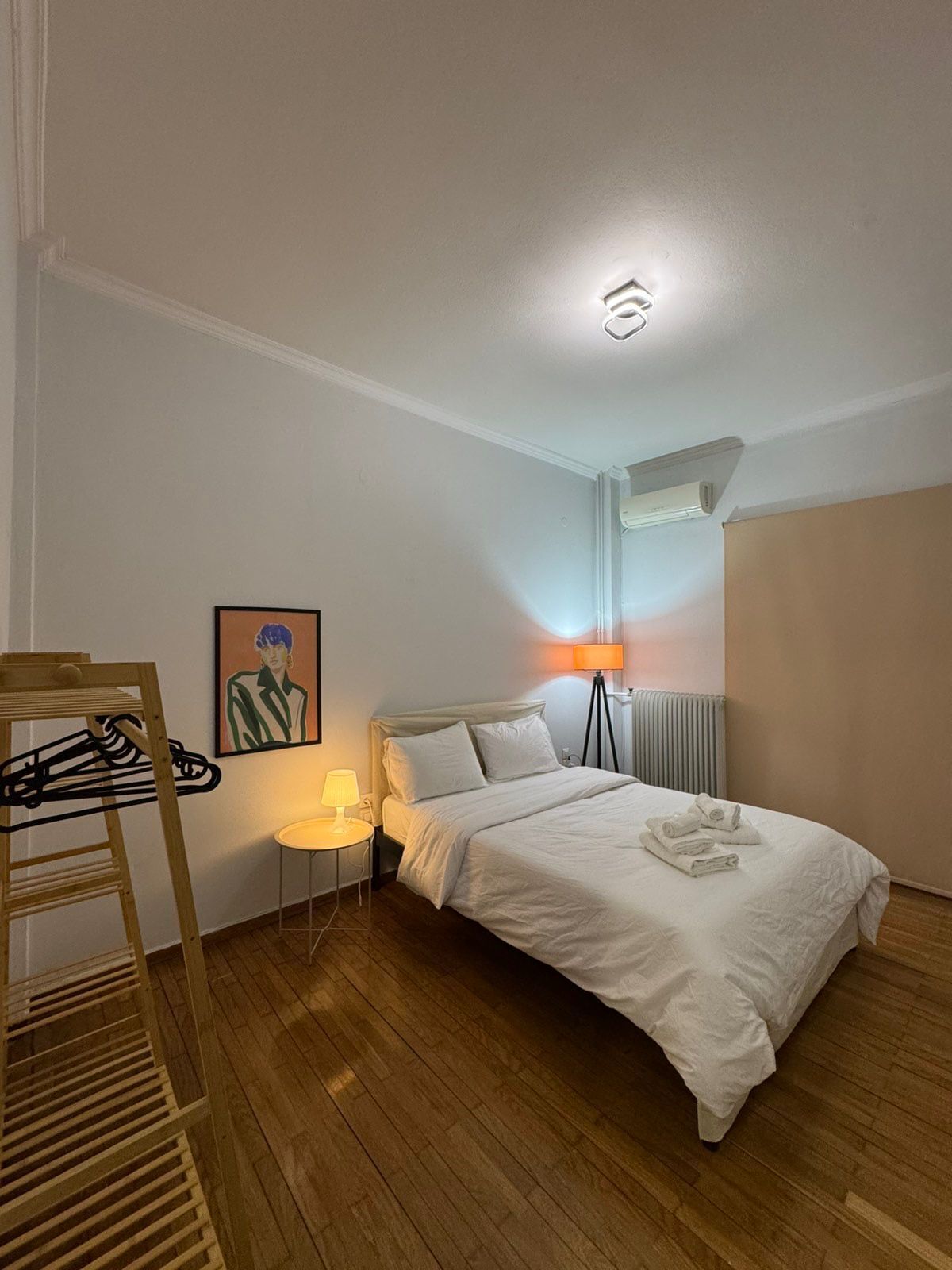 Iron/ironing board, Internet, bed sheets