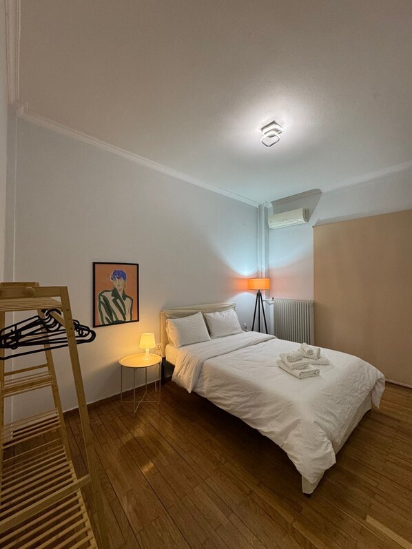 Iron/ironing board, Internet, bed sheets