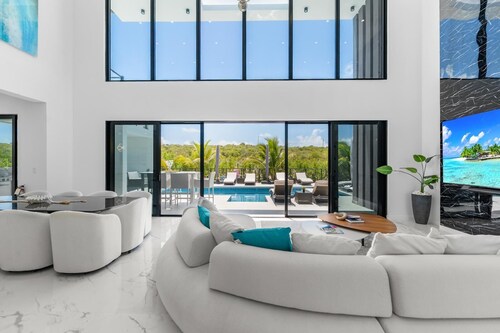 Private Villa Stay with Pool, BBQ and Beach Nearby