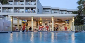 Pool - Palm Court a Bayview 2 Bed Suite Heated Pool (Tampa)