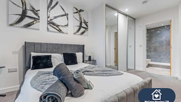 2 bedrooms, desk, iron/ironing board, WiFi