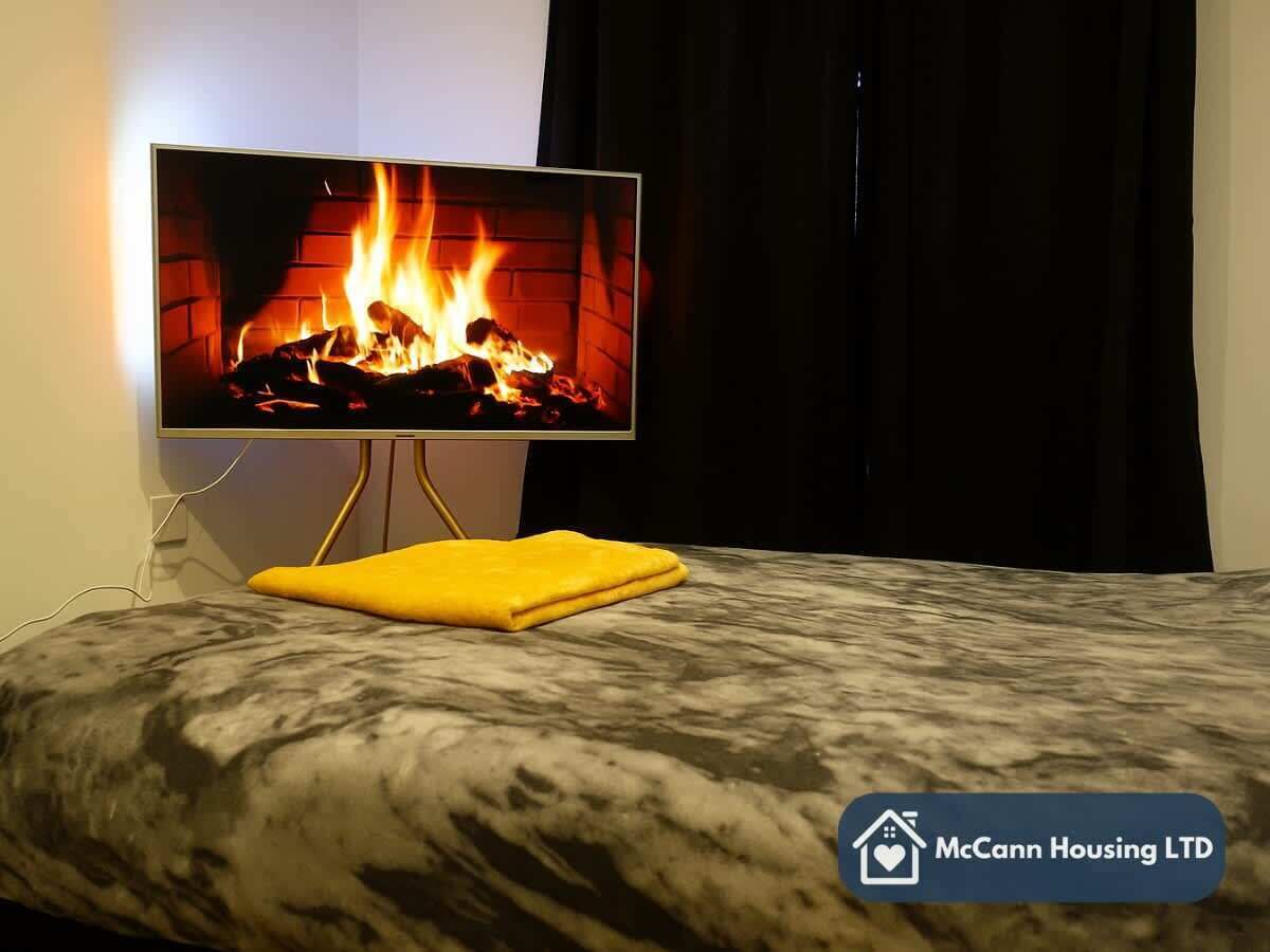 2 bedrooms, desk, iron/ironing board, WiFi