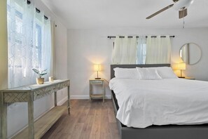 3 soverom, skrivebord, reiseseng for barn og wi-fi (inkludert)