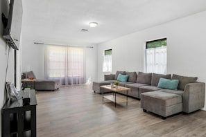 Smart TV, fireplace