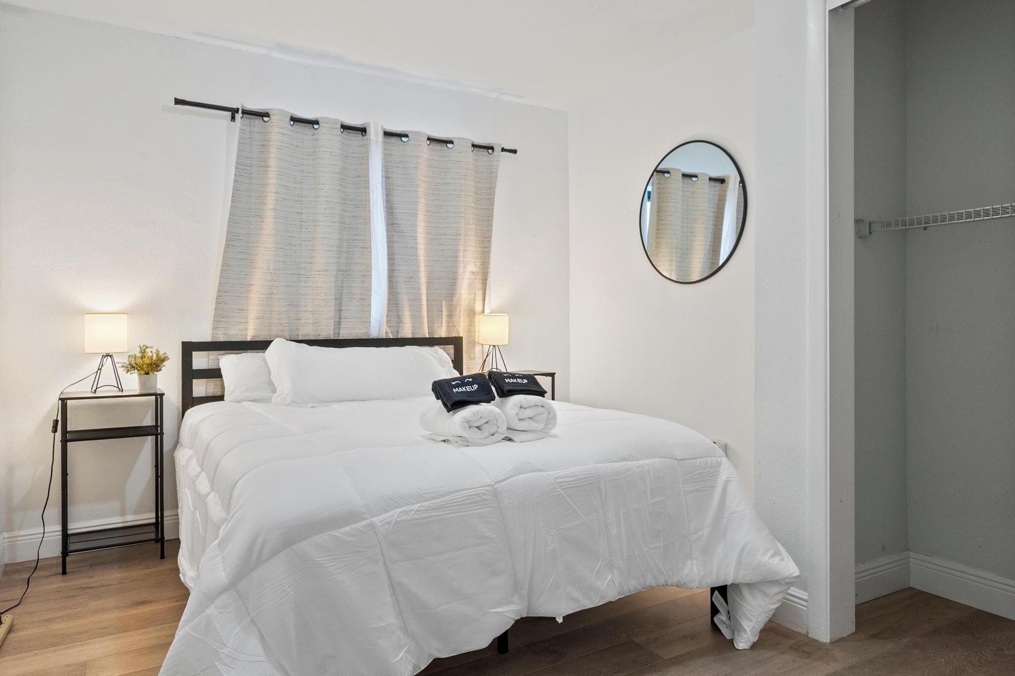 3 makuuhuonetta, työpöytä, vauvan matkasänky, ilmainen Wi-Fi